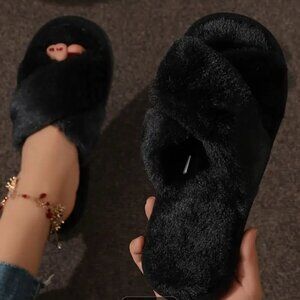 NEW Exquisitely Soft, Open-Toe, Cozy Slippers in Black Faux Fur, 8.